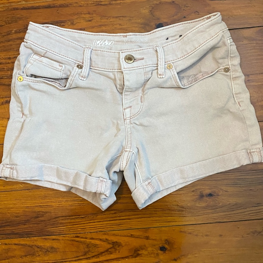 light pink mid rise denim shorts
